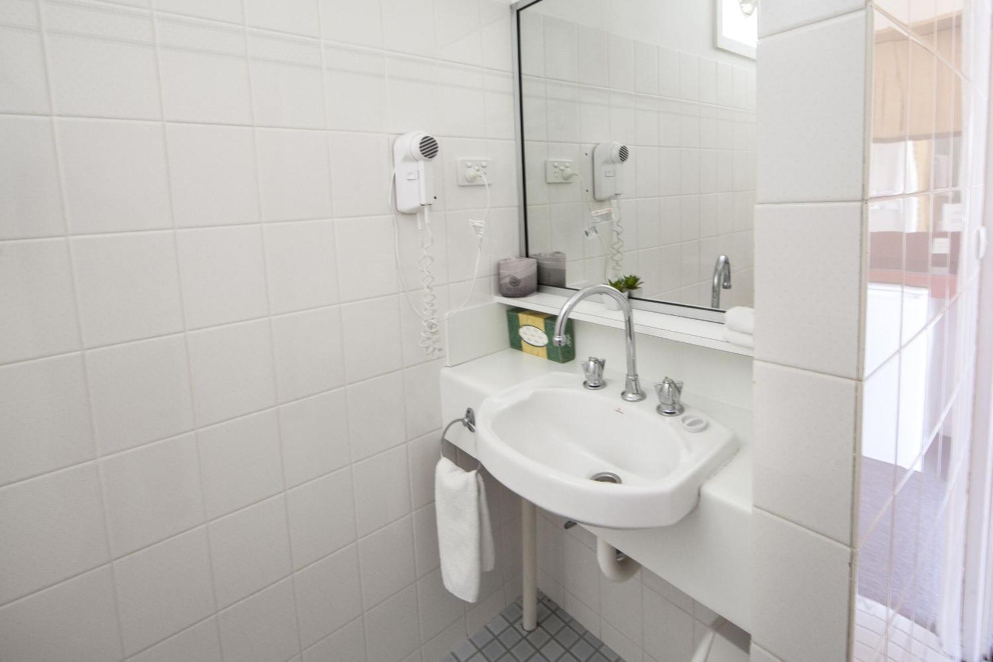 Redhill Cooma Motor Inn المظهر الخارجي الصورة