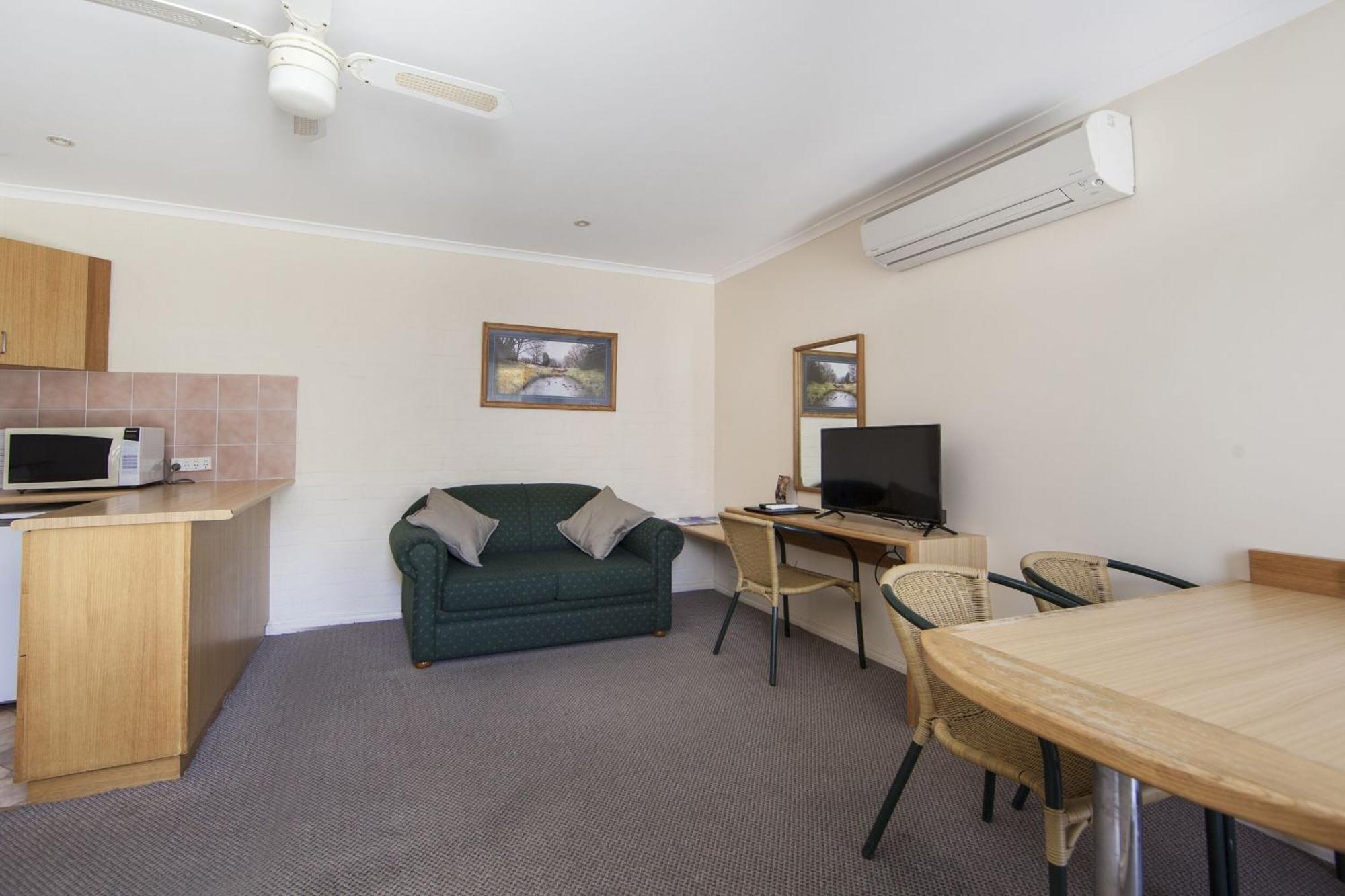 Redhill Cooma Motor Inn المظهر الخارجي الصورة