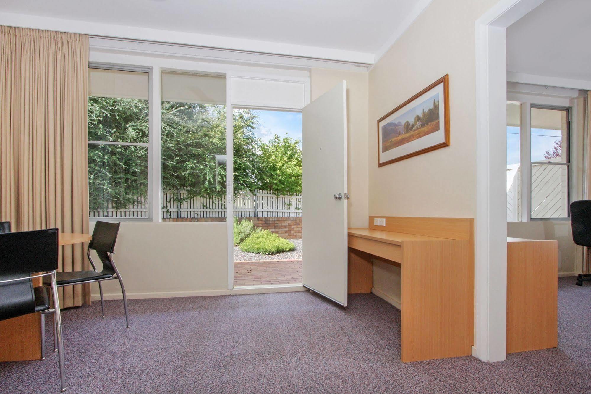 Redhill Cooma Motor Inn المظهر الخارجي الصورة