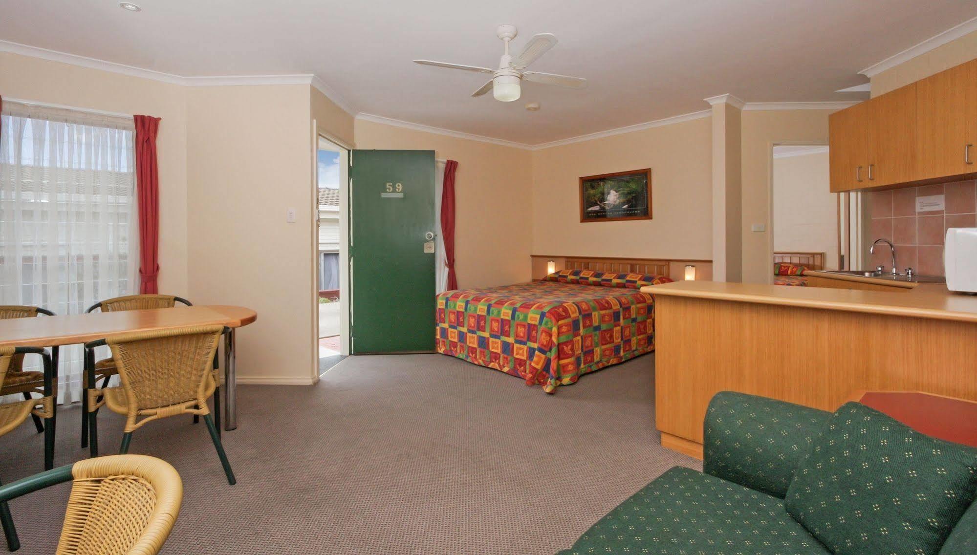 Redhill Cooma Motor Inn المظهر الخارجي الصورة